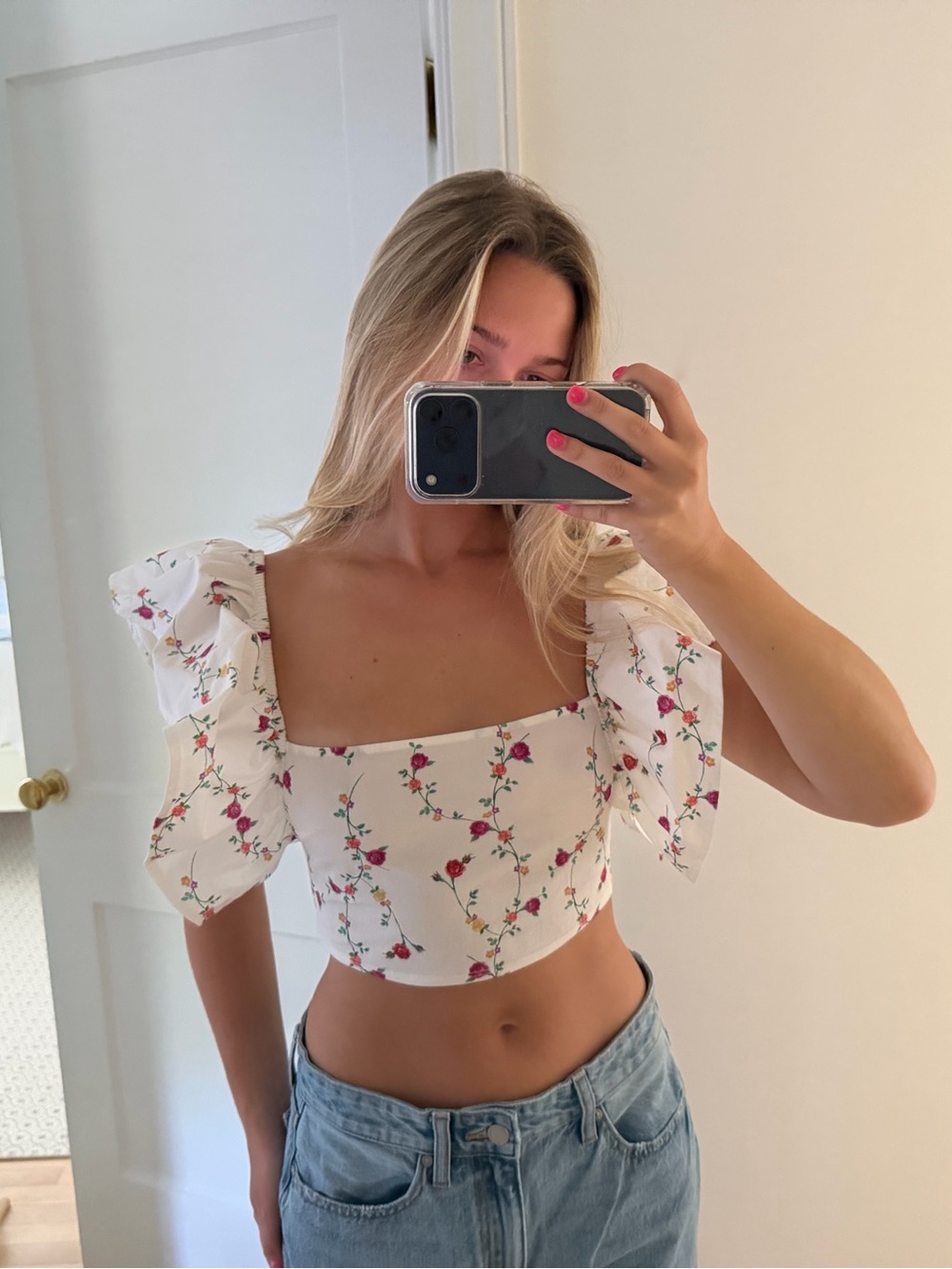 Women’s White Floral Puff-Sleeve Top